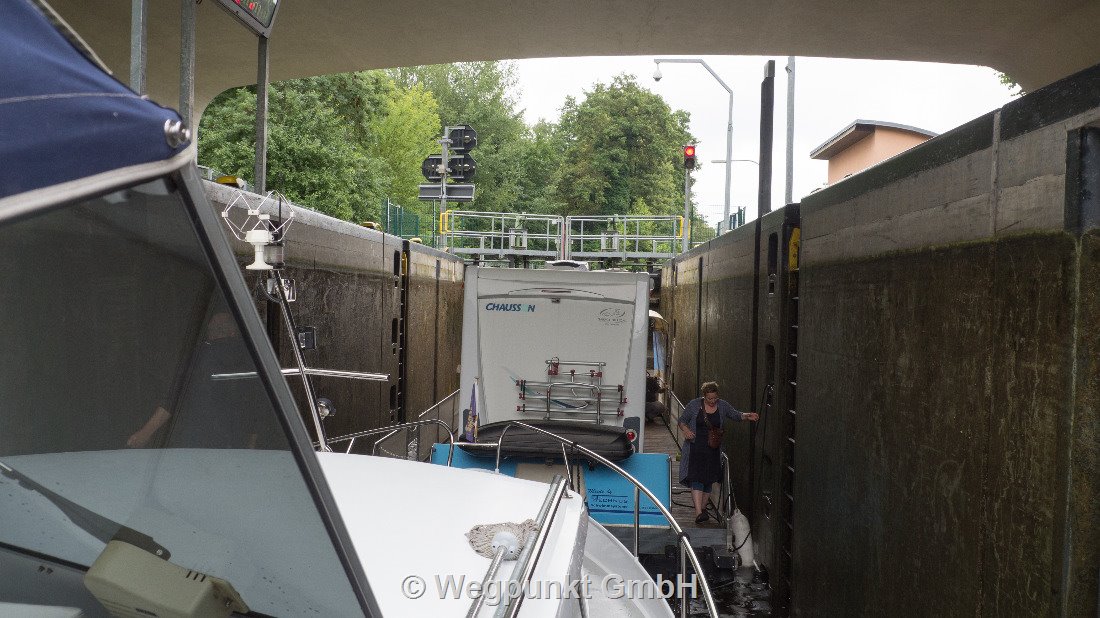 Ein Freecamper in der Schleuse